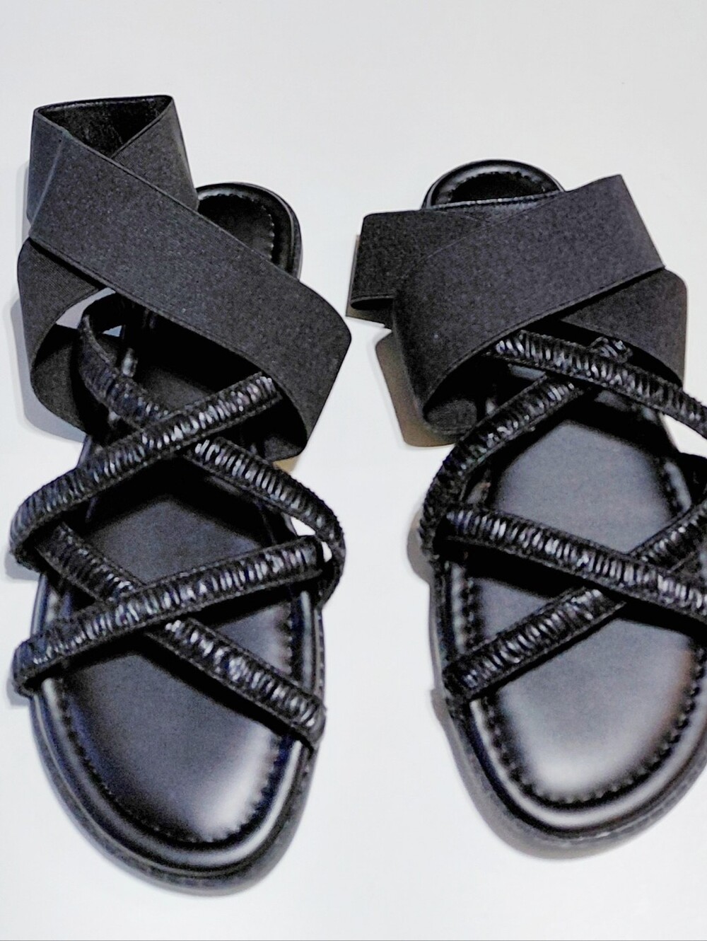 LUOIKA Women's Black Strappy Sandal with Crisscross Elastic Ankle Strap Size 8XW